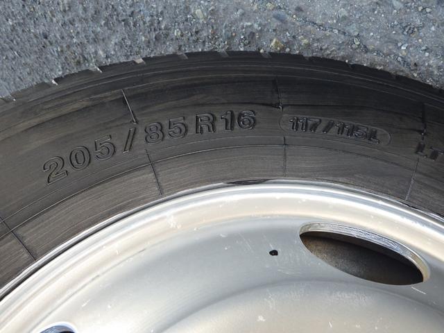 トヨエース ３段クレーン　ラジコン付き　積載２ｔ　高床　ＭＴ　ディーゼル　荷台内寸３７２×１８９×３７　車両外寸６１８×１９９×２６４　車両総重量７．５ｔ未満　準中型免許証　１ナンバー　エンジン型式Ｎ０４Ｃ　４０００ＣＣ　保証付　小型　トラック（41枚目）