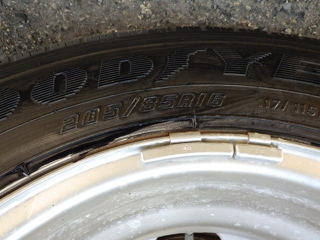 トヨエース ３段クレーン　ラジコン付き　積載２ｔ　高床　ＭＴ　ディーゼル　荷台内寸３７２×１８９×３７　車両外寸６１８×１９９×２６４　車両総重量７．５ｔ未満　準中型免許証　１ナンバー　エンジン型式Ｎ０４Ｃ　４０００ＣＣ　保証付　小型　トラック（43枚目）