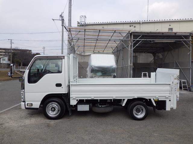 タイタントラック 平　垂直ＰＧ　積載１．３５ｔ　低床　ＭＴ　ディーゼル　荷台内寸３０４×１６０×３８　車両外寸４６８×１６９×１９５　車両総重量５．０ｔ未満　準中型免許　４ナンバー　エンジン型式　４ＪＪ１　３０００ｃｃ　保証付　小型　トラック（3枚目）