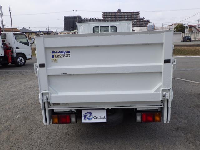 タイタントラック 平　垂直ＰＧ　積載１．３５ｔ　低床　ＭＴ　ディーゼル　荷台内寸３０４×１６０×３８　車両外寸４６８×１６９×１９５　車両総重量５．０ｔ未満　準中型免許　４ナンバー　エンジン型式　４ＪＪ１　３０００ｃｃ　保証付　小型　トラック（5枚目）