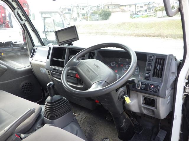 タイタントラック 平　垂直ＰＧ　積載１．３５ｔ　低床　ＭＴ　ディーゼル　荷台内寸３０４×１６０×３８　車両外寸４６８×１６９×１９５　車両総重量５．０ｔ未満　準中型免許　４ナンバー　エンジン型式　４ＪＪ１　３０００ｃｃ　保証付　小型　トラック（6枚目）