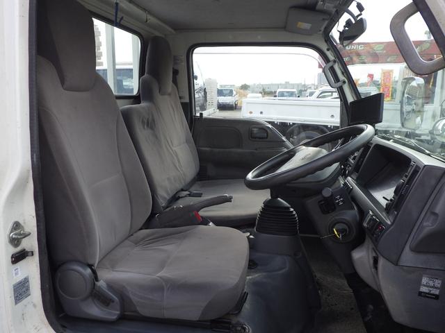 タイタントラック 平　垂直ＰＧ　積載１．３５ｔ　低床　ＭＴ　ディーゼル　荷台内寸３０４×１６０×３８　車両外寸４６８×１６９×１９５　車両総重量５．０ｔ未満　準中型免許　４ナンバー　エンジン型式　４ＪＪ１　３０００ｃｃ　保証付　小型　トラック（7枚目）