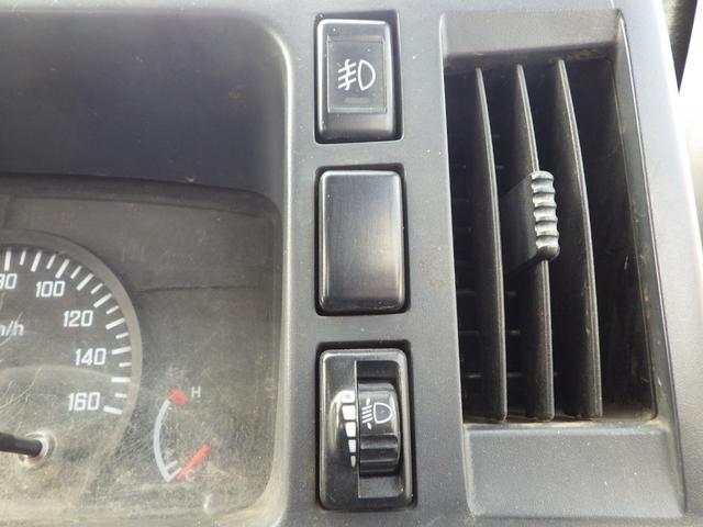 タイタントラック 平　垂直ＰＧ　積載１．３５ｔ　低床　ＭＴ　ディーゼル　荷台内寸３０４×１６０×３８　車両外寸４６８×１６９×１９５　車両総重量５．０ｔ未満　準中型免許　４ナンバー　エンジン型式　４ＪＪ１　３０００ｃｃ　保証付　小型　トラック（15枚目）