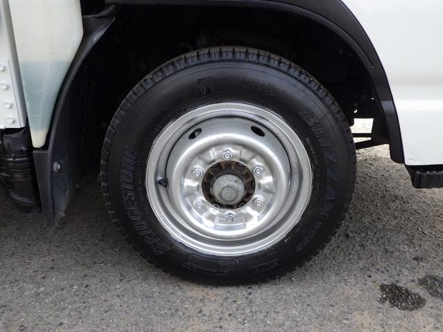 タイタントラック 平　垂直ＰＧ　積載１．３５ｔ　低床　ＭＴ　ディーゼル　荷台内寸３０４×１６０×３８　車両外寸４６８×１６９×１９５　車両総重量５．０ｔ未満　準中型免許　４ナンバー　エンジン型式　４ＪＪ１　３０００ｃｃ　保証付　小型　トラック（32枚目）