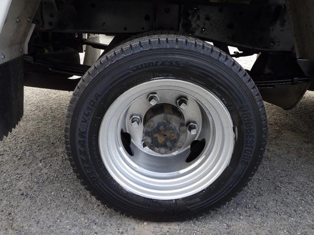 タイタントラック 平　垂直ＰＧ　積載１．３５ｔ　低床　ＭＴ　ディーゼル　荷台内寸３０４×１６０×３８　車両外寸４６８×１６９×１９５　車両総重量５．０ｔ未満　準中型免許　４ナンバー　エンジン型式　４ＪＪ１　３０００ｃｃ　保証付　小型　トラック（34枚目）