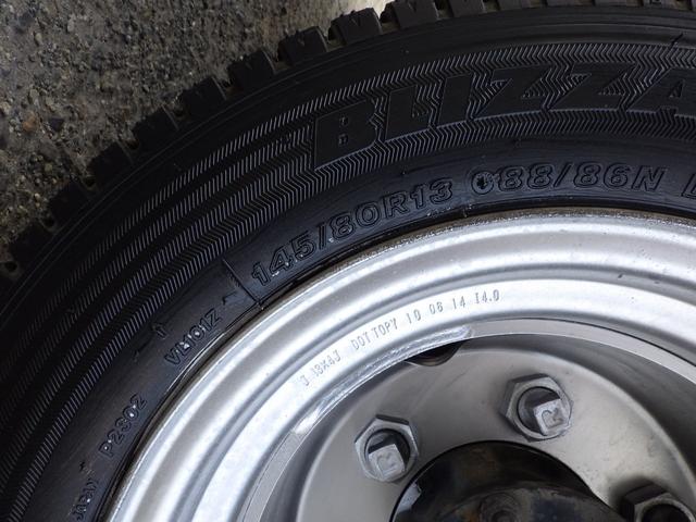 タイタントラック 平　垂直ＰＧ　積載１．３５ｔ　低床　ＭＴ　ディーゼル　荷台内寸３０４×１６０×３８　車両外寸４６８×１６９×１９５　車両総重量５．０ｔ未満　準中型免許　４ナンバー　エンジン型式　４ＪＪ１　３０００ｃｃ　保証付　小型　トラック（35枚目）