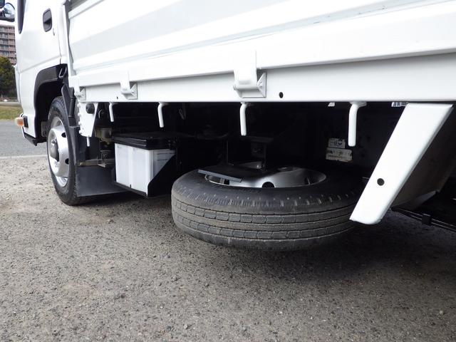 タイタントラック 平　垂直ＰＧ　積載１．３５ｔ　低床　ＭＴ　ディーゼル　荷台内寸３０４×１６０×３８　車両外寸４６８×１６９×１９５　車両総重量５．０ｔ未満　準中型免許　４ナンバー　エンジン型式　４ＪＪ１　３０００ｃｃ　保証付　小型　トラック（41枚目）