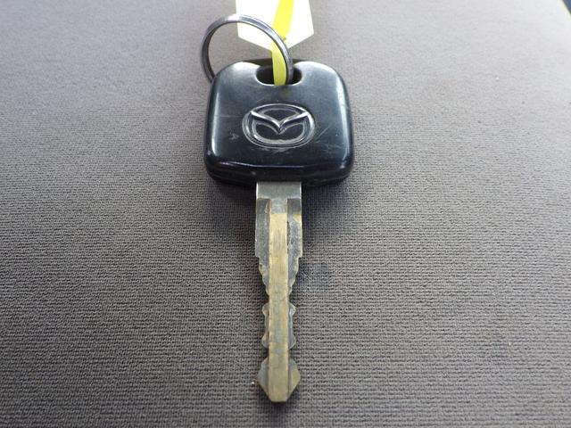 タイタントラック 平　垂直ＰＧ　積載１．３５ｔ　低床　ＭＴ　ディーゼル　荷台内寸３０４×１６０×３８　車両外寸４６８×１６９×１９５　車両総重量５．０ｔ未満　準中型免許　４ナンバー　エンジン型式　４ＪＪ１　３０００ｃｃ　保証付　小型　トラック（49枚目）