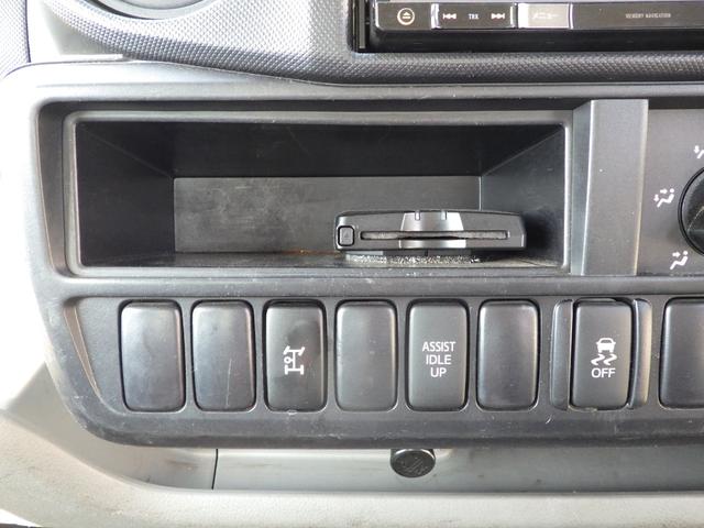 ダイナトラック 平　垂直ＰＧ　積載２ｔ　標準　ロング　全低床　ＭＴ　軽油　荷台内寸４３０×１７５×６６　車両外寸５９８×１８８×２２２　車両総重量７．５ｔ未満　昇降能力６００キロ　ロング　準中型免許　１ナンバー　エンジン型式　Ｎ０４Ｃ　４０００ｃｃ　保証付　小型　トラック（12枚目）