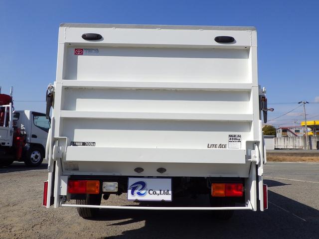 ライトエーストラック 平ボディ　垂直式パワーゲート　積載０．７ｔ　ＡＴ　ガソリン　荷台内寸２５０×１６０×３６　車両外寸４３４×１６７×１８９　車両総重量３．５ｔ未満　昇降能力４００キロ　荷台床鉄板　新普通免許　４ナンバー　エンジン型式３ＳＺ　１５００ｃｃ　小型　トラック（37枚目）