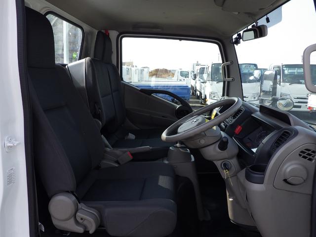 アトラストラック 平・垂直PG・積載2t・全低床・AT・ディーゼル 荷台内寸304×156×63 車両外寸469×169×199 車両総重量5t未満 新明和製PG 昇降能力600kg 準中型免許 4ナンバー エンジン型式 ZD30 3000cc 普通 トラック(7枚目)