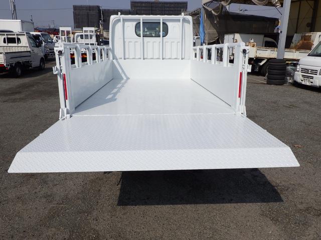 アトラストラック 平・垂直PG・積載2t・全低床・AT・ディーゼル 荷台内寸304×156×63 車両外寸469×169×199 車両総重量5t未満 新明和製PG 昇降能力600kg 準中型免許 4ナンバー エンジン型式 ZD30 3000cc 普通 トラック(34枚目)