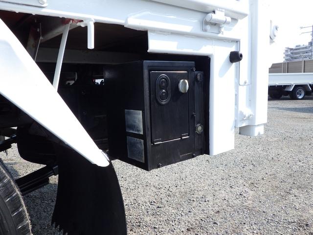 アトラストラック 平・垂直PG・積載2t・全低床・AT・ディーゼル 荷台内寸304×156×63 車両外寸469×169×199 車両総重量5t未満 新明和製PG 昇降能力600kg 準中型免許 4ナンバー エンジン型式 ZD30 3000cc 普通 トラック(58枚目)