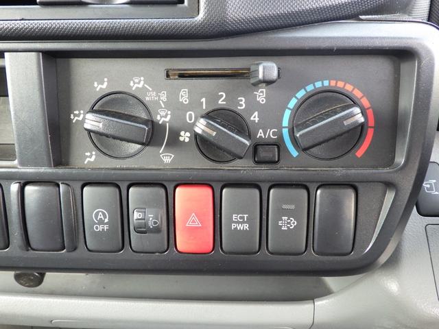 デュトロ 保冷車・積載2t・全低床・AT・ディーゼル 荷台内寸296×175×184 車両外寸491×188×279 荷台地上高約72cm 車両総重量5.0t未満 準中型免許証 1ナンバー エンジン型式 N04C 4000CC 小型 トラック(12枚目)