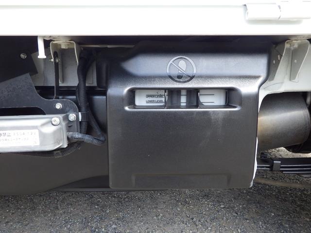 NT100クリッパートラック 平ボディ 垂直式 パワーゲート 0.35t MT ガソリン 荷台内寸 205×140×29 車両外寸 339×147×179 車両総重量 3.5t未満 普通免許 4ナンバー エンジン型式 R06A 660cc 保証付 軽 トラック(52枚目)