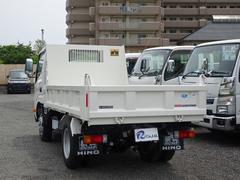 極東開発製強化ダンプ　積載量３０００ｋｇ　車両総重量６００５ｋｇ　全低床　４ナンバー　衝突軽減ブレーキ　車線逸脱警報装置　坂道発進補助装置　クリアランスソナー　左電格ミラー　ＬＥＤヘッドライト 2