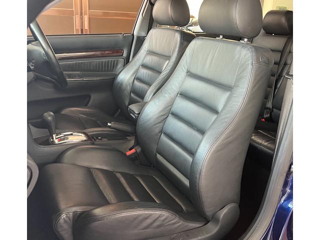 Ａ４アバント ２．４クワトロ　ワンオーナー　正規ディーラー車　レザーシート　４ＷＤクワトロ（12枚目）