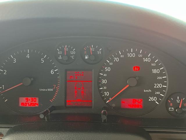 Ａ４アバント ２．４クワトロ　ワンオーナー　正規ディーラー車　レザーシート　４ＷＤクワトロ（38枚目）