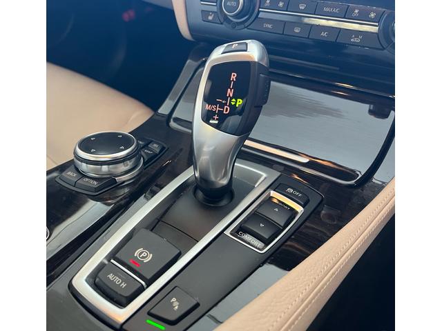 5シリーズ 523d ラグジュアリー ベージュレザーシート・バックカメラ・TV地デジ・純正ナビ・ETC(19枚目)