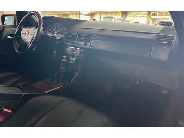 ＳＬ ＳＬ３２０　ブラックレザーシート・正規ディーラー車・社外ナビＴＶ地デジ・ＡＭＧ１８インチアルミ・社外エアロ、マフラー・左ハンドル・ＥＴＣ・ブラック色替え車輛（41枚目）