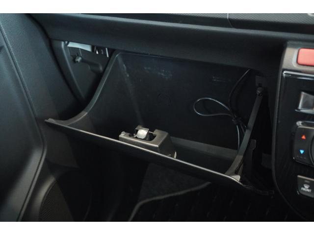 アルトワークス ベースグレード　５ＭＴ　ターボ　Ｎａｖｉｃエアクリーナー・マフラー　メモリーナビ　フルセグＴＶ　ＣＤ再生　ＤＶＤ再生　Ｂｌｕｅｔｏｏｔｈ　ＥＴＣ　フロアマット　電格ミラー　オートライト　ステリモ　ＨＩＤヘッドライト（30枚目）