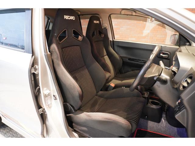 アルトワークス ベースグレード 5MT ターボ レカロシート KENWOOD製スピーカー 電格ミラー オートライト ステリモ DVD再生 Bluetooth ETC フロアマット ドアバイザー ディスチャージヘッドライト(13枚目)