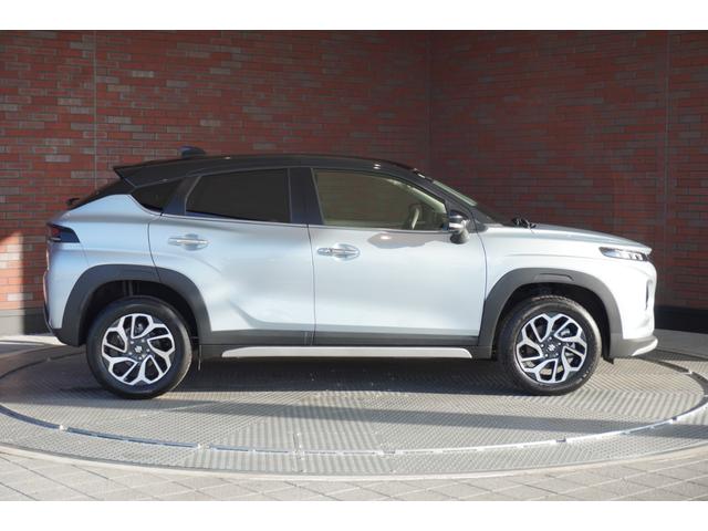 フロンクス ベースグレード 4WD メモリーナビ 全方位カメラ ドラレコ Bluetooth ETC フロアマット ハーフレザーシート ワイヤレス充電(5枚目)