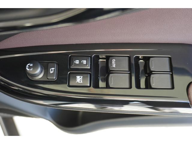 フロンクス ベースグレード 4WD メモリーナビ 全方位カメラ ドラレコ Bluetooth ETC フロアマット ハーフレザーシート ワイヤレス充電(31枚目)