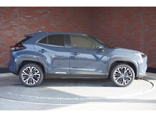 ヤリスクロス ハイブリッドＺ　レンタＵＰ　メモリーナビ　全方位カメラ　ドラレコ　ＥＴＣ　フロアマット（5枚目）