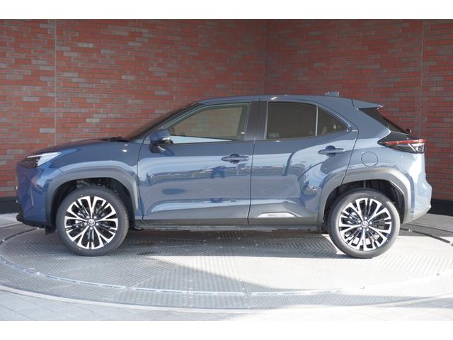 ヤリスクロス ハイブリッドＺ　レンタＵＰ　メモリーナビ　全方位カメラ　ドラレコ　ＥＴＣ　フロアマット（6枚目）