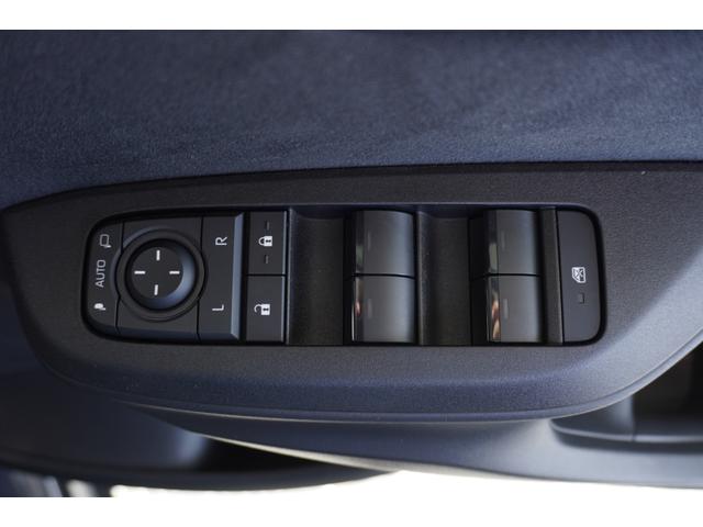 ヤリスクロス ハイブリッドＺ　レンタＵＰ　メモリーナビ　全方位カメラ　ドラレコ　ＥＴＣ　フロアマット（30枚目）