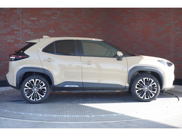 ヤリスクロス ハイブリッドＺ　レンタＵＰ　ディスプレイオーディオ　フルセグＴＶ　全方位カメラ　ドラレコ　ＥＴＣ２．０　フロアマット（5枚目）