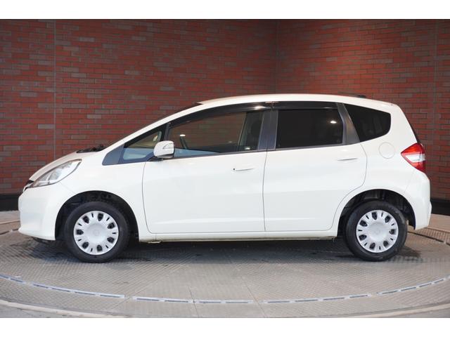 フィット １３Ｇ・スマートセレクション　ファインスタイル　メモリーナビ　バックカメラ　ＥＴＣ　フロアマット　ドアバイザー（6枚目）