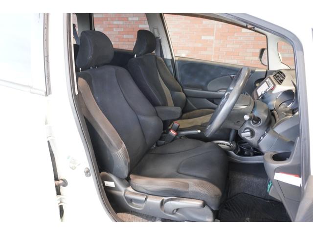 フィット １３Ｇ・スマートセレクション　ファインスタイル　メモリーナビ　バックカメラ　ＥＴＣ　フロアマット　ドアバイザー（13枚目）