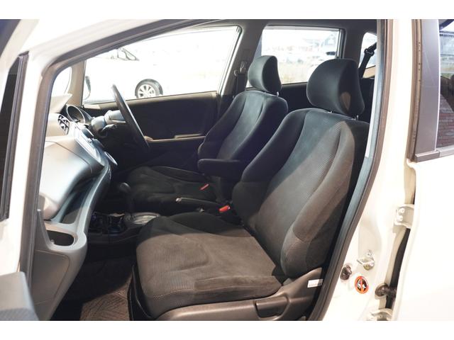 フィット １３Ｇ・スマートセレクション　ファインスタイル　メモリーナビ　バックカメラ　ＥＴＣ　フロアマット　ドアバイザー（15枚目）