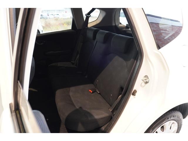 フィット １３Ｇ・スマートセレクション　ファインスタイル　メモリーナビ　バックカメラ　ＥＴＣ　フロアマット　ドアバイザー（16枚目）