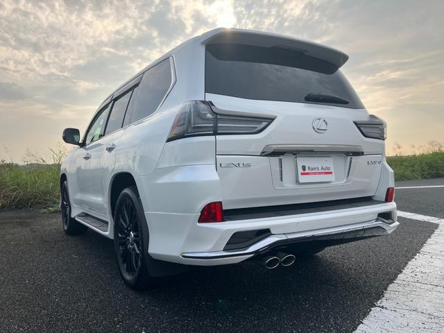 ＬＸ ＬＸ５７０ブラックシークエンス　修復歴無　禁煙車　３列シート８人乗　マークレビンソン　リアエンターテイメント　モデリスタエアロ　ＴＲＤ２１インチ鋳造アルミホイール　セミアニリン本革電動シート　ＶＩＰＥＲセキュリティ　社外レーダー（4枚目）