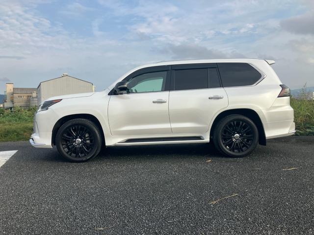 ＬＸ ＬＸ５７０ブラックシークエンス　修復歴無　禁煙車　３列シート８人乗　マークレビンソン　リアエンターテイメント　モデリスタエアロ　ＴＲＤ２１インチ鋳造アルミホイール　セミアニリン本革電動シート　ＶＩＰＥＲセキュリティ　社外レーダー（6枚目）