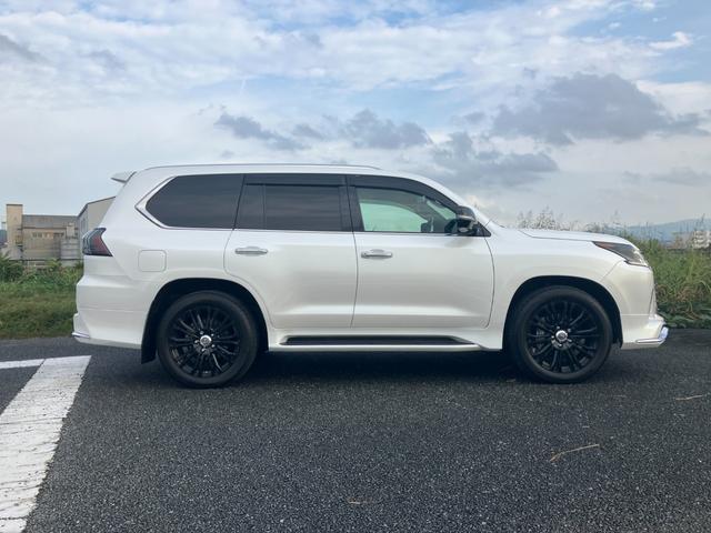 ＬＸ ＬＸ５７０ブラックシークエンス　修復歴無　禁煙車　３列シート８人乗　マークレビンソン　リアエンターテイメント　モデリスタエアロ　ＴＲＤ２１インチ鋳造アルミホイール　セミアニリン本革電動シート　ＶＩＰＥＲセキュリティ　社外レーダー（7枚目）