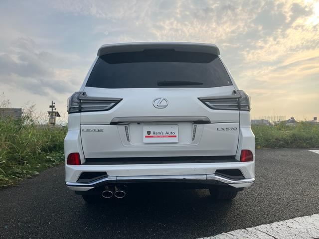 ＬＸ ＬＸ５７０ブラックシークエンス　修復歴無　禁煙車　３列シート８人乗　マークレビンソン　リアエンターテイメント　モデリスタエアロ　ＴＲＤ２１インチ鋳造アルミホイール　セミアニリン本革電動シート　ＶＩＰＥＲセキュリティ　社外レーダー（8枚目）
