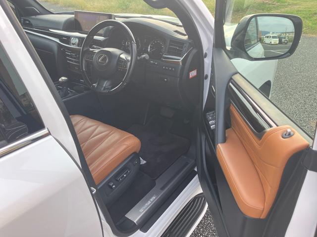 ＬＸ ＬＸ５７０ブラックシークエンス　修復歴無　禁煙車　３列シート８人乗　マークレビンソン　リアエンターテイメント　モデリスタエアロ　ＴＲＤ２１インチ鋳造アルミホイール　セミアニリン本革電動シート　ＶＩＰＥＲセキュリティ　社外レーダー（16枚目）