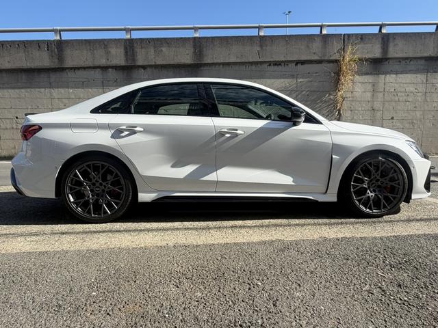 ＲＳ３ ベースグレード　ＥＴＣ　全方位カメラ　ドライブレコーダー　レーダー探知機　シートヒーター　パワーバックドア　シートメモリー　パーキングアシスト　電子パーキング　フルセグＴＶ　ＵＳＢ　ＢＴ（6枚目）