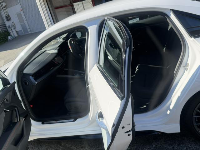 ＲＳ３ ベースグレード　ＥＴＣ　全方位カメラ　ドライブレコーダー　レーダー探知機　シートヒーター　パワーバックドア　シートメモリー　パーキングアシスト　電子パーキング　フルセグＴＶ　ＵＳＢ　ＢＴ（8枚目）