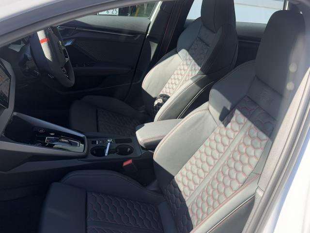 ＲＳ３ ベースグレード　ＥＴＣ　全方位カメラ　ドライブレコーダー　レーダー探知機　シートヒーター　パワーバックドア　シートメモリー　パーキングアシスト　電子パーキング　フルセグＴＶ　ＵＳＢ　ＢＴ（9枚目）