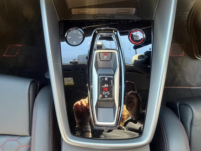 ＲＳ３ ベースグレード　ＥＴＣ　全方位カメラ　ドライブレコーダー　レーダー探知機　シートヒーター　パワーバックドア　シートメモリー　パーキングアシスト　電子パーキング　フルセグＴＶ　ＵＳＢ　ＢＴ（17枚目）