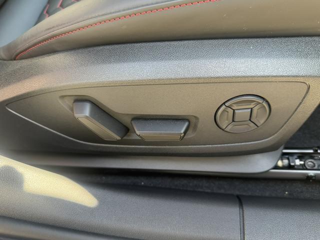 ＲＳ３ ベースグレード　ＥＴＣ　全方位カメラ　ドライブレコーダー　レーダー探知機　シートヒーター　パワーバックドア　シートメモリー　パーキングアシスト　電子パーキング　フルセグＴＶ　ＵＳＢ　ＢＴ（51枚目）