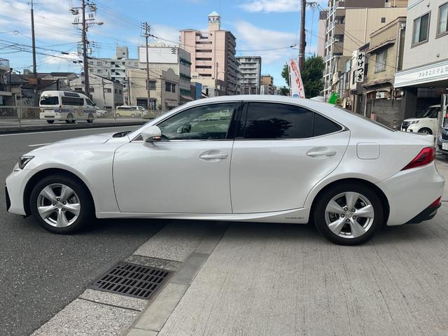 IS IS300h 純正メーカーナビ★フルセグTV★セーフティシステムプラス★Rカメラ★黒×赤コンビ革シート★フルLEDヘッドライト★パドルシフト★シートH★レーダークルーズ★ETC★純正16AW★ブラインドスポット(44枚目)