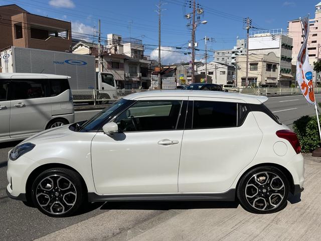 気さくで面倒見のいい、お客様と車のことしか考えてない店長とスタッフです。お車のことでしたらお電話でも、ご来店でも親身になってご対応させていただきますのでよろしくお願いいたします。