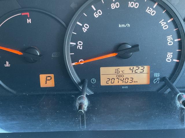 ハイエースバン ロングDX 法人ワンオーナー★車いす移動車★社外ストラーダSDナビフルセグTV★社外フリップダウンモニター★社外デジタルインナーミラー★Rカメラ★リアAC★サイドステップ★仕切りカーテン★キーレスキー★福祉車両(28枚目)