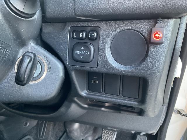 ハイエースバン ロングDX 法人ワンオーナー★車いす移動車★社外ストラーダSDナビフルセグTV★社外フリップダウンモニター★社外デジタルインナーミラー★Rカメラ★リアAC★サイドステップ★仕切りカーテン★キーレスキー★福祉車両(29枚目)